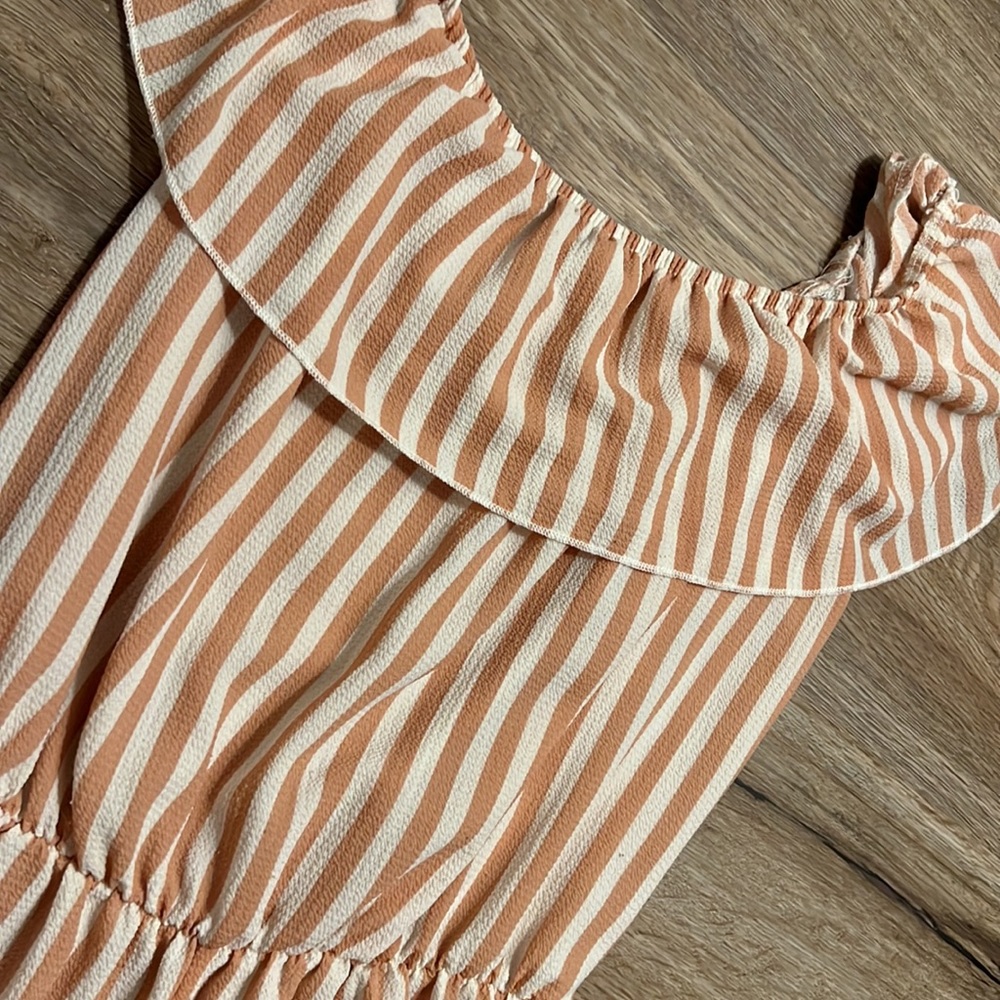 2 Rompers!! 🌺 Bundle - Picture 3 of 3